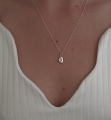 Naszyjnik Perełka Vander Jewelry noszony na szyi – elegancka biżuteria handmade z Polski